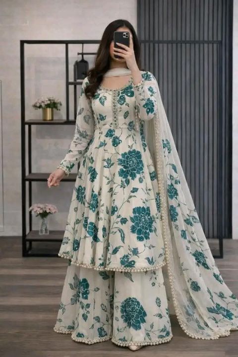 Premium%20Floral%20Print%20Gharara%20Set%20with%20Pearl%20Border%20Work.%20-%20Image%202