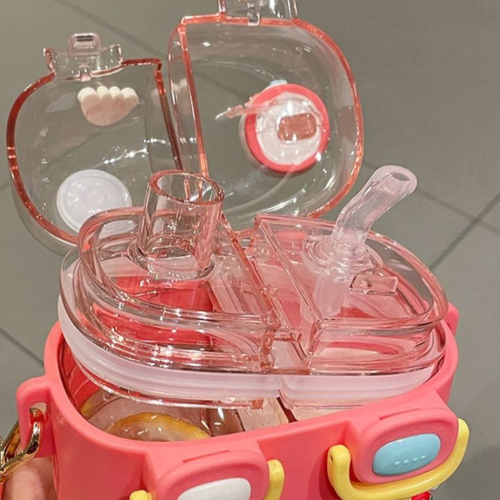 780ml%20Cute%20Children%20Double%20Drinking%20Water%20Bottle%20Straw%20Portable%20Bottle%20Cartoon%20Student%20Couple%20Plastic%20Cup%20Gift%20School%20Kids%20Drink%20-%20Image%207