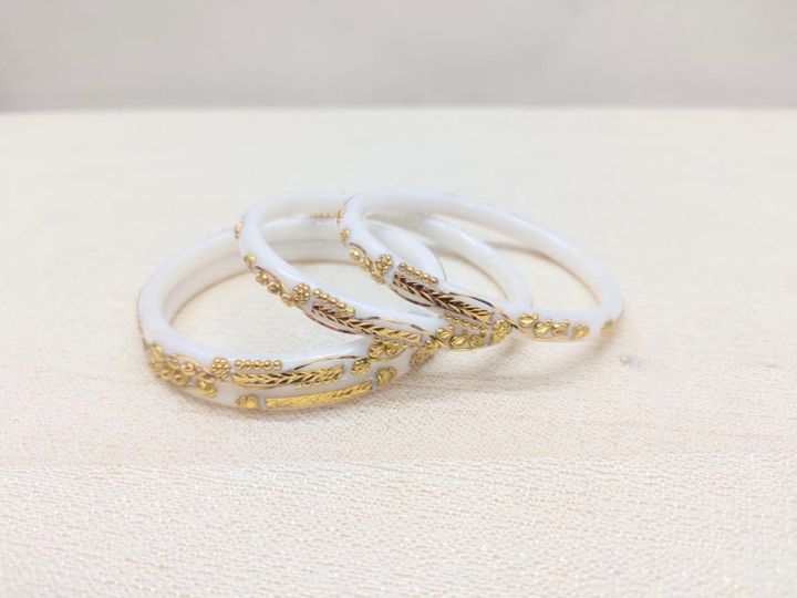 White%20Shakha%20Pola%20Bangles%20for%20Women%204%20Pcs%20Plastic.%20Party%20,%20Wedding%20,%20Anniversary%20,%20Druga%20Puja%20&%20All%20Time%20Use%20Sakha%20Bangles.%20Model:CD160.%20-%20Image%203