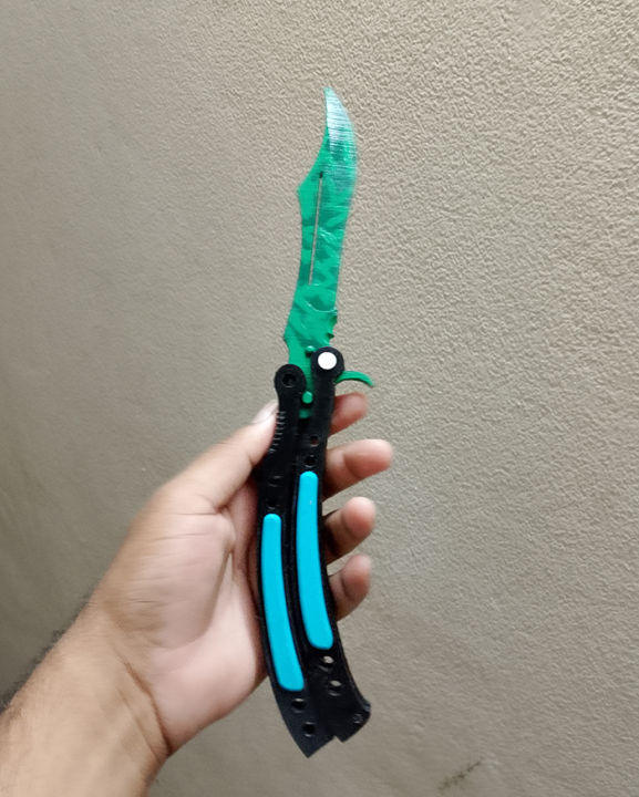 3D%20Printed%20CS2%20Butterfly%20Knife%20Replica%20%E2%80%93%20Gaming%20Prop%20for%20Display%20&%20Cosplay%20-%20Image%202