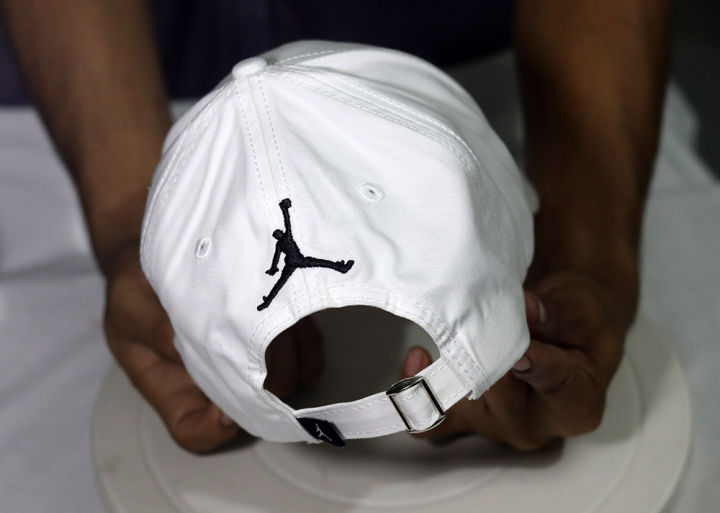 100%25%20Export%20and%20Premium%20White%20Cap%20for%20Exquisite%20people-JD%20-%20Image%204