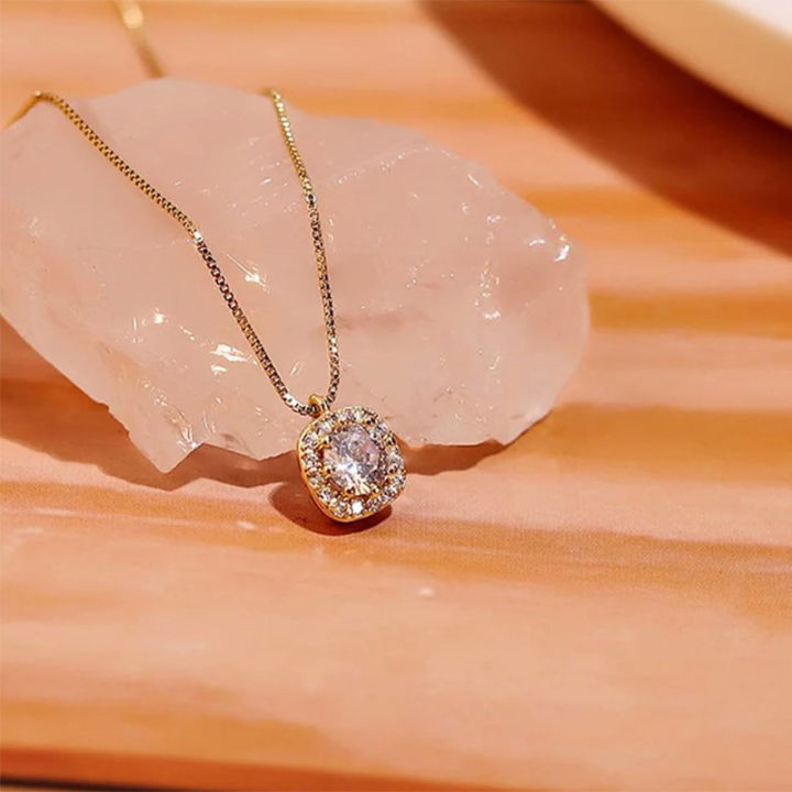 Square%20Zircon%20Necklace%20Women's%20Fashion%20High-End%20Light%20Luxury%20Simple%20Temperament%20Clavicle%20Chain%20Jewelry%20To%20Send%20A%20Friend%20Gift2023%20-%20Image%202