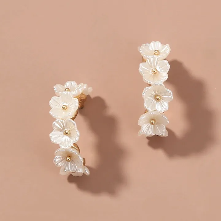 %E3%80%90GuangDa%20Girls'%20Earrings%20Korean%20Ins%20Net%20Red%20Trendy%20New%20Earrings%20C-shaped%20Pearl%20White%206%20Flowers%20Fresh%20and%20Versatile%20Fashion%20Accessories%20Earings%20for%20Women%20-%20Image%206