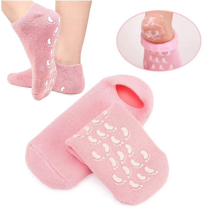 Spa%20Gel%20Socks%20for%20Dry%20Feet%20%E2%80%93%20Soft%20Silicone%20Heel%20Protector%20&%20Callus%20Remover%20-%20Image%204