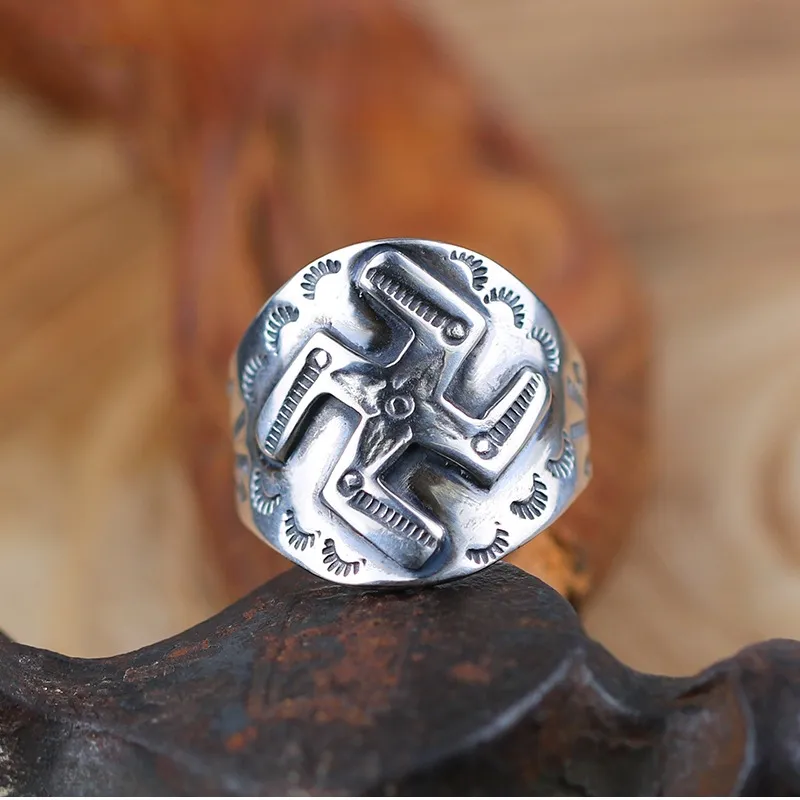 Qishang Retro Larry Smith wide-faced swastika ring copper-plated Qishang Retro Larry Smith wide-faced swastika ring copper-plated