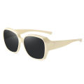The new myopia glasses are equipped with sunglasses and women can wear sunglasses for myopia sunscreen and polarized driving sunglasses. 