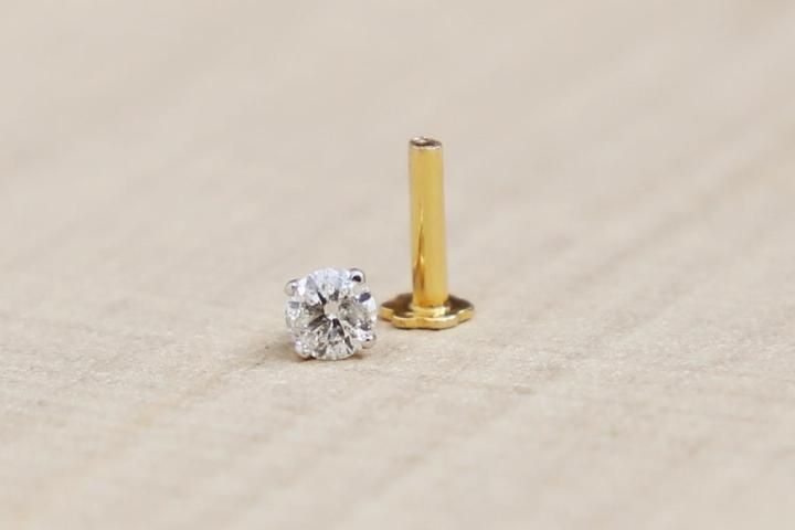 14-K%20Carat%20Pure%20Nose%20Pins%20with%20D-Cut%20Stone%20Nose%20Ring%20for%20Women%20and%20Girl%20CD:A20%20-%20Exquisite%20and%20Elegant%20Nose%20Pin%20-%20Image%204