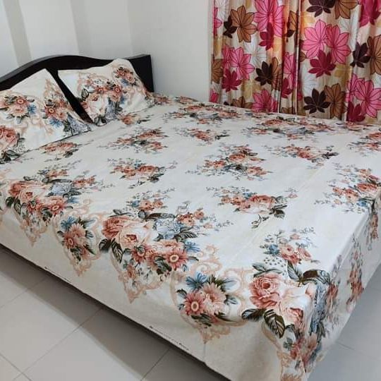 Experience Luxury with a Multicolor King Size Bed Sheet Set – Includes Matching Pillow Covers for a Stylish Touch, Easy to Use and Clean