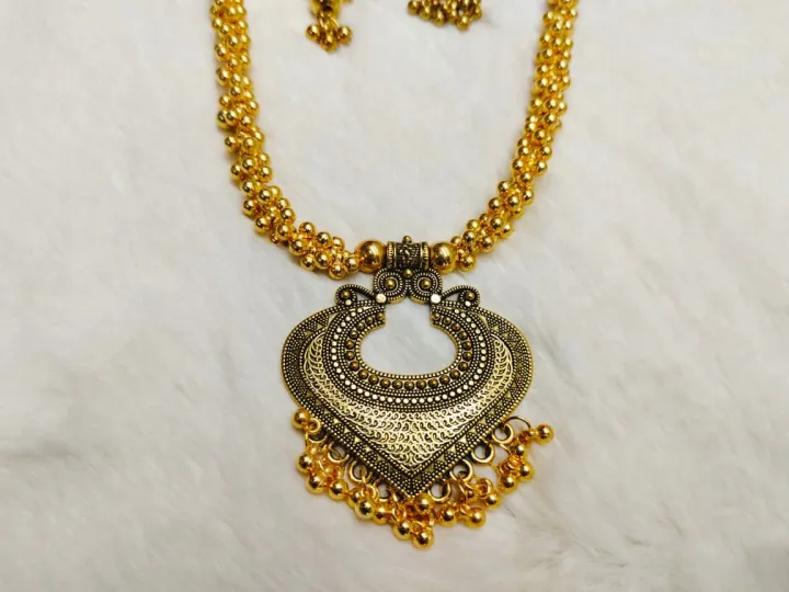 Beautiful%20jewellery%20Set%20for%20Women%20Or%20Girls.%20Pearl%20With%20Golden%20Plated%20Necklaces%20And%20Earrings%20Set.%20Gift%20set.%20wedding,%20parties,%20special%20events.%20Model:P20-2.%20-%20Image%208