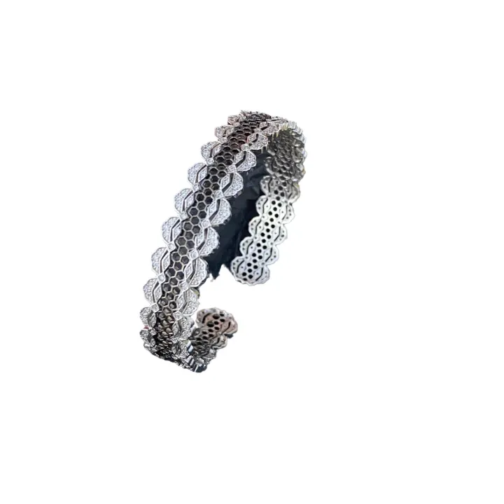 Italian%20lace%20two-tone%20gold%20diamond%20ring%20Blatty%20counter%20with%20black%20gold%20open%20bracelet%20bracelet%20women%20-%20Image%205