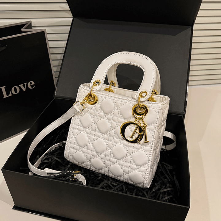 Luxury%20Dior-Inspired%20Shoulder%20Bag%20%E2%80%93%20Quilted%20PU%20Leather%20&%20Golden%20Accents%20-%20Image%202