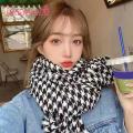 Women Black White Scarf Stylish Black White Plaid Print Scarf with Tassel Trim Warm Shawl for Women Versatile Long Scarf Wrap.