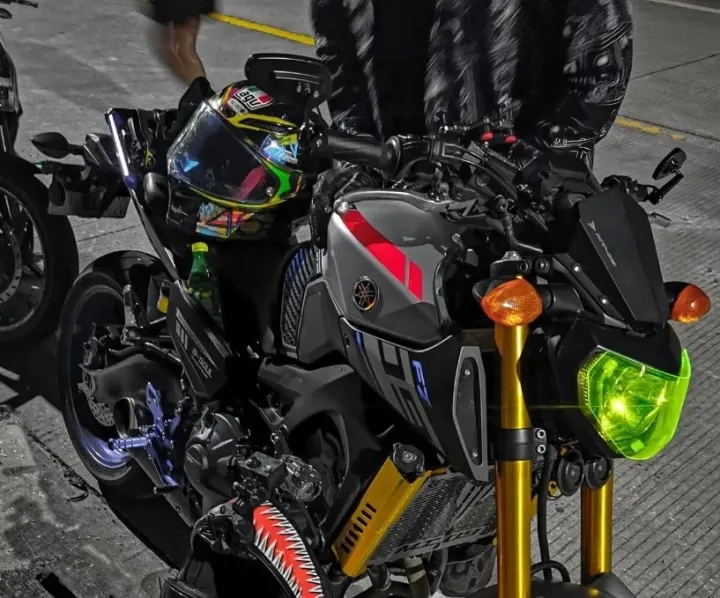 Reflective%20Vinyl%20Motorcycle%20Stickers%20Tank%20Decals%20Logo%20For%20YAMAHA%20MT09%20MT%2009%20FZ09%20FZ%2009%2014-22%202019%202020%202021%20-%20Image%205