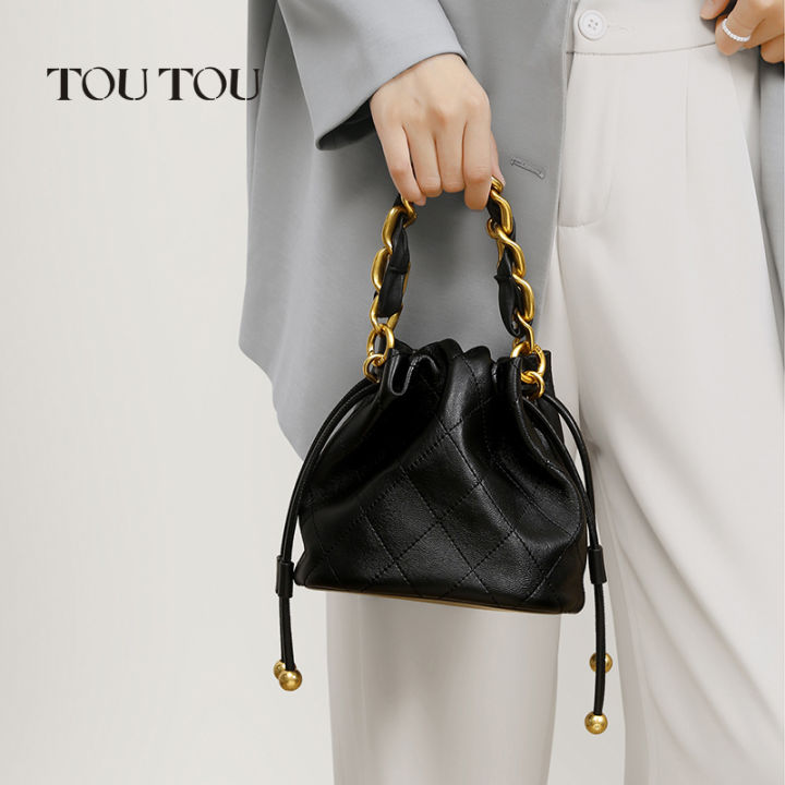TOUTOU%20Genuine%20Leather%20Quilted%20Drawstring%20Bucket%20Bag%20for%20Women%20with%20Chain%20Strap%20Crossbody%20Handbag%20for%20Daily%20Use%20and%20Commuting%20-%20Image%204