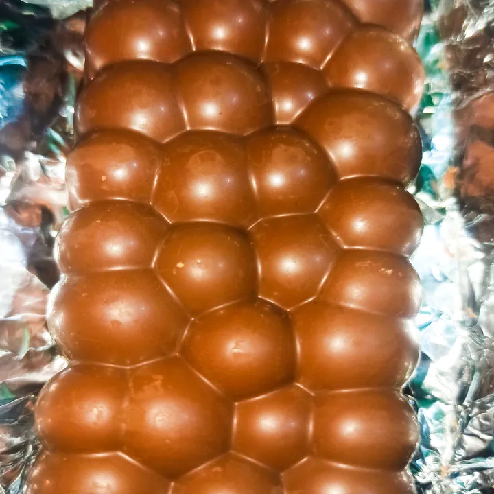 Cadbury%20Dairy%20Mlik%20Silk%20Bubbly%20Chocolate%20for%20love%20gift%20-%20Image%203