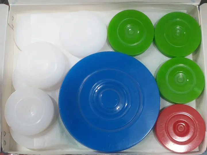 Carrom%20Guti%20Set%20With%20Striker%20-%20Premium%20Quality%20-%20Chess%20Board%20-%20Image%205