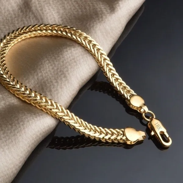 Stylish%20Men%20Gold%20Bracelet%20-%20Image%204