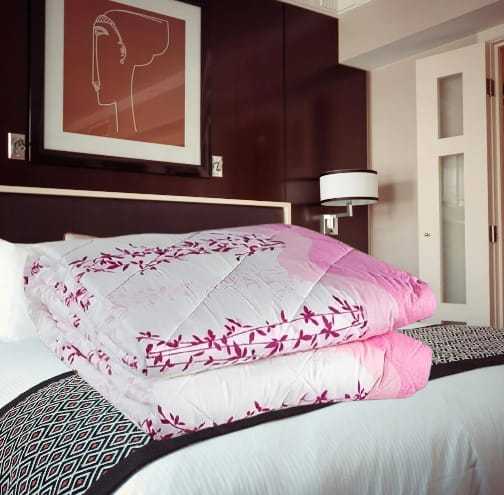 Comforter for Winter King size Exclusive Comforter with full cotton fabric 84*90 inch European cube style (1pcs Box) White , Red , Pink , Blue
