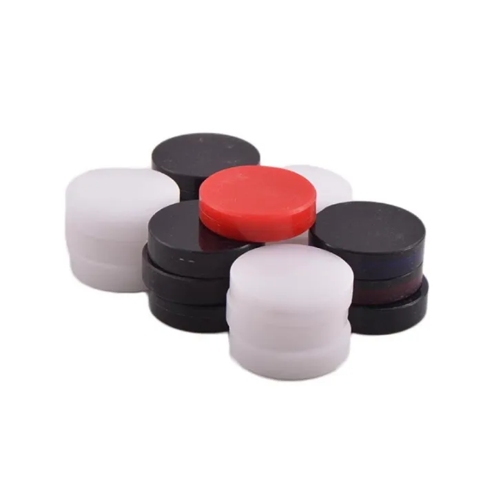 Carrom%20Coin%20&%20Boric%20Acid%20Powder-%20Black%20&White%20-%20Image%203