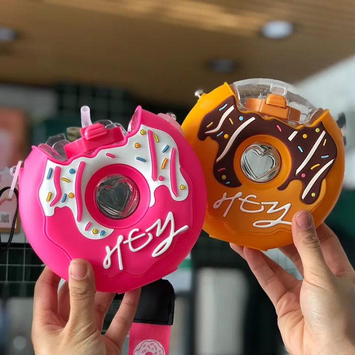 380ML%20Donut%20Shape%20Cup%20Kids%20Feeding%20Cup%20With%20Straws%20Lovely%20Donuts%20Shape%20Water%20Cups%20Cartoon%20Leakproof%20Outdoor%20Water%20Bottle%20-%20Image%203