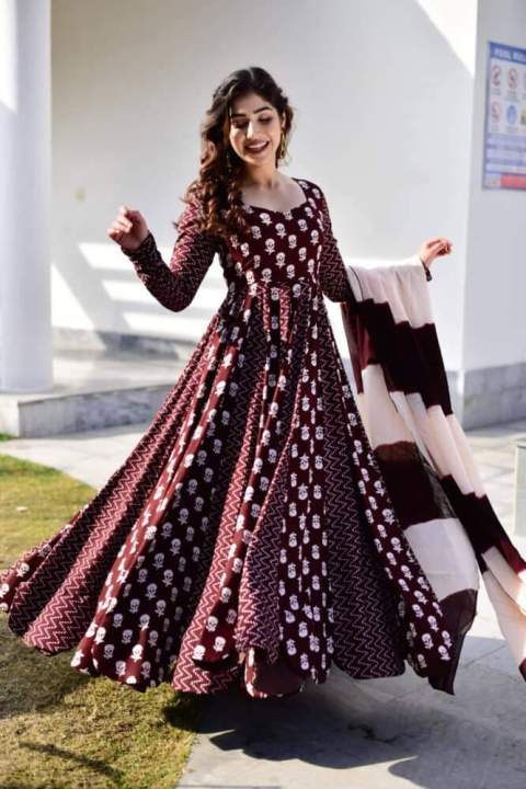 Everything%20House%20Special%20Exclusive%20Designed%20Gown%20/%20Kurti%20For%20Stylish%20Women%20/%20Girlss%20-%20Image%205
