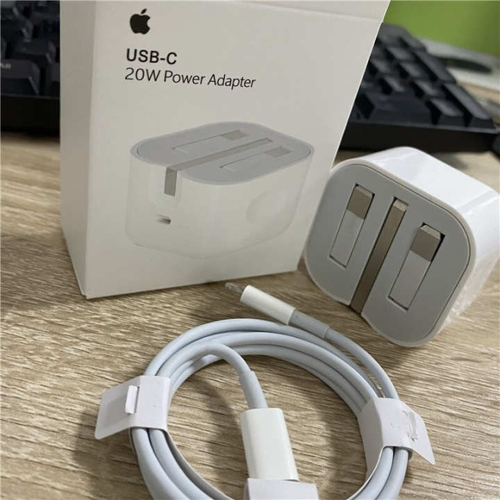 APPLE%20%2020W%20USB.C%20Power%20Adapter%20FOR%20iphone%2013/12/11/X%20with%20type%20c%20to%20lightng%20cable%20-Three%20pin%20(MADE%20IN%20VIETNAME)%20-%20Image%207