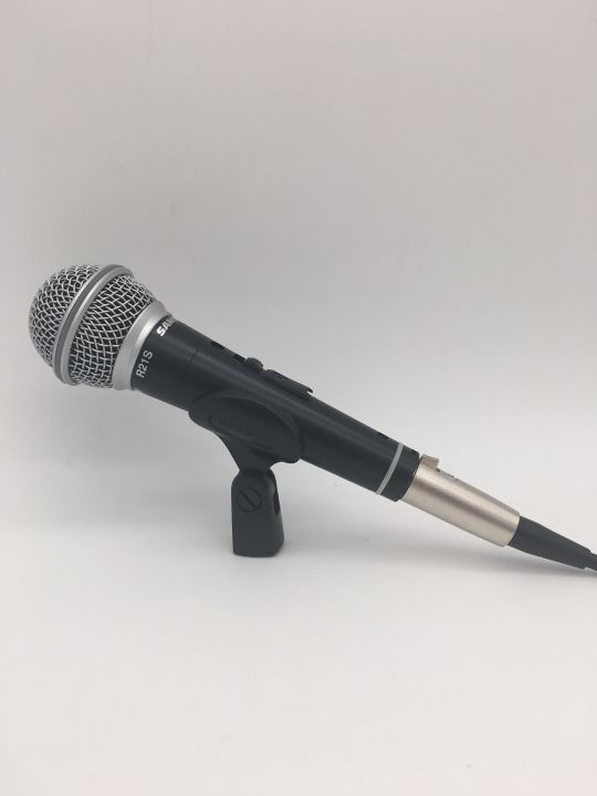 Samson%20R21S%20Dynamic%20Cardioid%20Microphone%20with%20XLR%20to%201/4%20Mic%20Cable%20and%20Mic%20Clip%20for%20vocal%20and%20presentation%20applications%20-%20Image%206