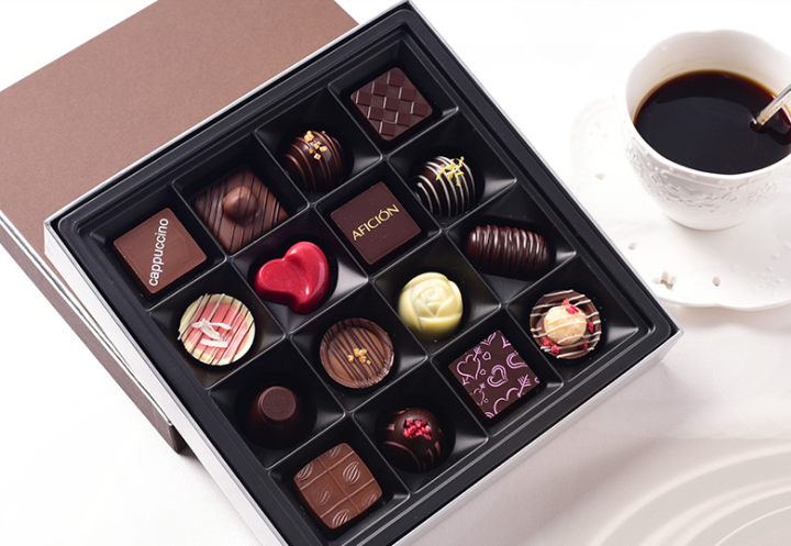 Custom%20Luxury%20Gift%20Paper%20Chocolate%20Packing%20Box%20manufacturer,Magnetic%20Chocolate%20gift%20packaging%20boxes%20with%20insert%20---PX2001%20-%20Image%202