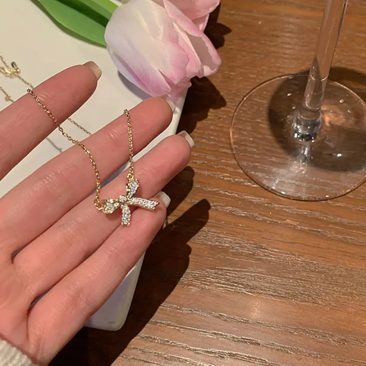 Stylish%20Short%20Women's%20Necklace%20New%20Fashion%20Jewelry%20Accessory%20-%20Image%203