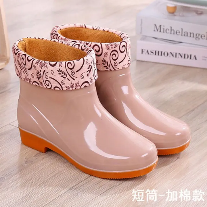 Short%20Tube%20Rain%20Boots%20Rain%20Boots%20Women's%20Summer%20Short%20Lightweight%20Work%20Rubber%20Boots%20Wear-Resistant%20Low%20Tube%20Kitchen%20Non-Slip%20Glue%20Shoe%20Cover%20Shoes%20-%20Image%204