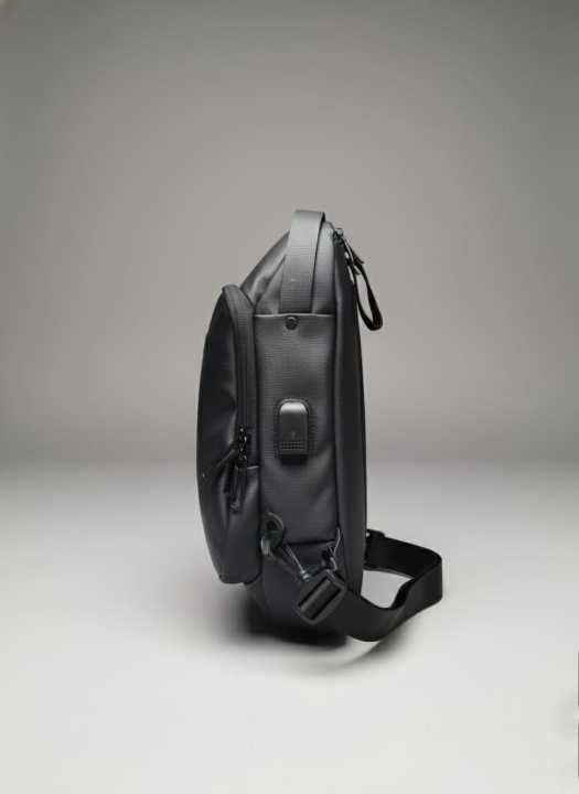 The%20Urban%20Charge%20Master%20Sling%20Secure,%20Smart,%20and%20Ready%20for%20Your%20Daily%20Carry%20-%20Image%202