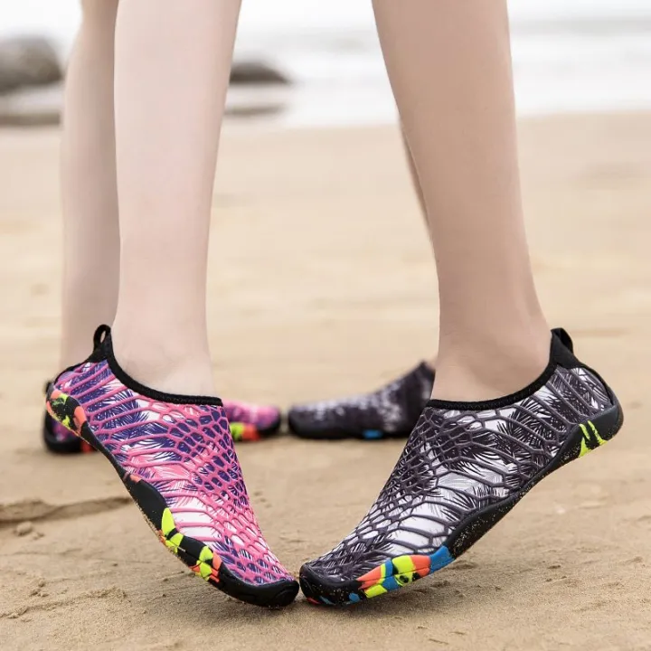 Beach%20Socks%20Shoes%20Men%20and%20Women%20Snorkeling%20Wading%20Soft%20Bottom%20Lovers%20Shoes%20Non-Slip%20Quick-Drying%20Couple%20Upstream%20Anti-Cut%20Swimming%20Shoes%20-%20Image%203