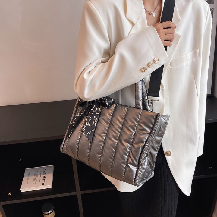 Ladies%20Large%20Capacity%20Handbags%20Fashion%20Cotton%20Padded%20Shoulder%20Crossbody%20Bags%20for%20Women%20Autumn%20Winter%20Quilted%20Shopping%20Tote%20Bags%20-%20Image%204