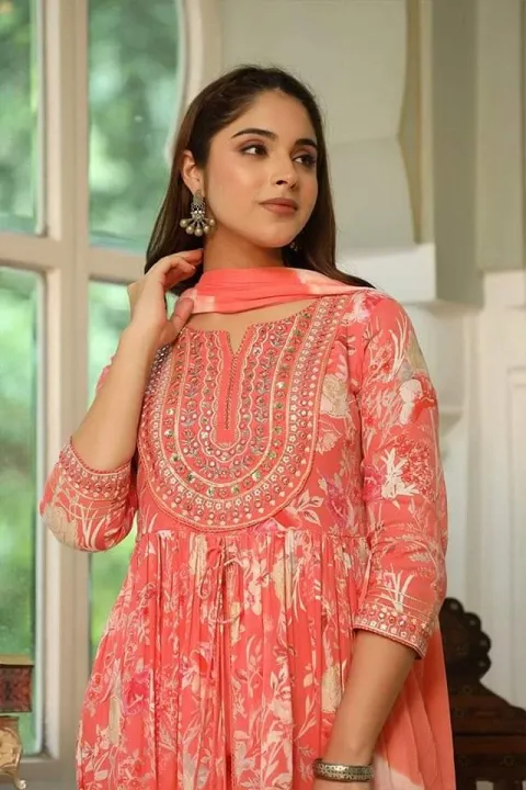 Awesome%20Designer%20Fashionable%20and%20Gaoun%20Style%20Three%20Pieces%20Febric%20Lilen,%20Stitched%20Multicolor%20for%20Women%20and%20Girls.%20-%20Image%203