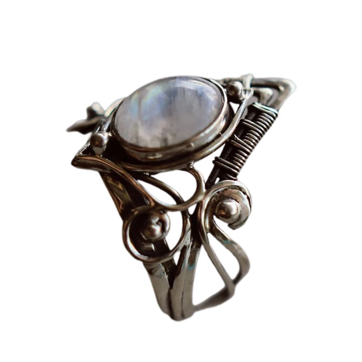 Party%20Ring%20ury%20Geometry%20Statement%20Lady%20Ring%20-%20Image%204