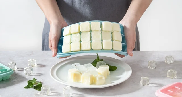 Silicone%20Ice%20Cube%20Tray%20with%20Lid%2024%20Ice%20Box%201%20Pack%20-%20Image%202