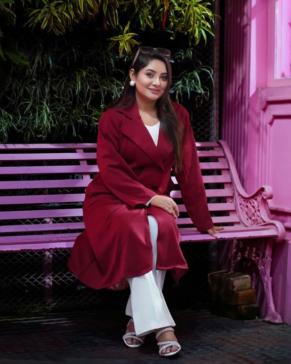 Stylish%20And%20Comfortable%20Fashionable%20Winter%20Long%20Coat%20For%20Women%20-%20Image%207