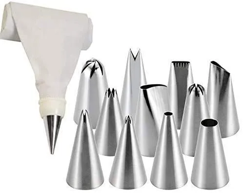 Cake%20Decorating%20Turntable%20Combo%20Pack:%20Enhance%20Your%20Baking%20Experience%20With%20Essential%20Tools%20-%20Image%203