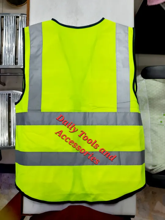 Reflective%20Safety%20Vest%20with%20pocket%20-%20Image%205