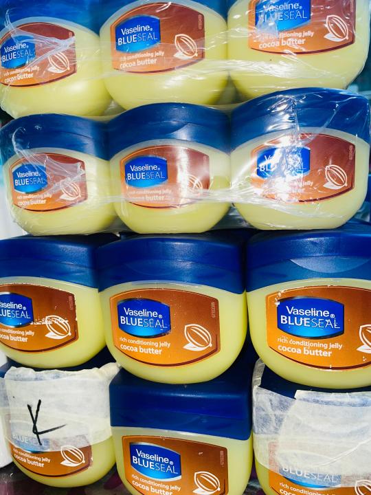 Vaseline%20Blueseal%20Pure%20Petroleum%20Jelly%20Cocoa%20Butter%20250ml%20South%20Africa%20-%20Image%203