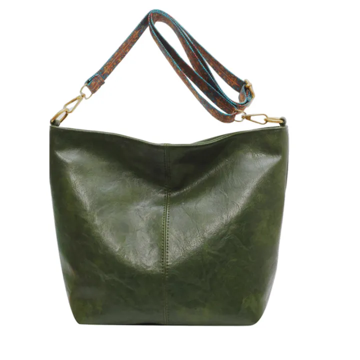 Fashionable%20and%20trendy%20wide%20strap%20PU%20shoulder%20sling%20bag%20high-capacity%20crossbody%20bag%20for%20women%20-%20Image%205