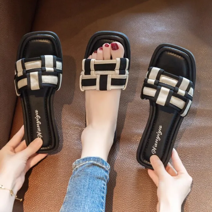 French%20high-end%20flat%20slippers%20women's%20summer%20wear%202024%20new%20thick-soled%20soft-soled%20versatile%20beach%20sandals%20for%20women%20-%20Image%203