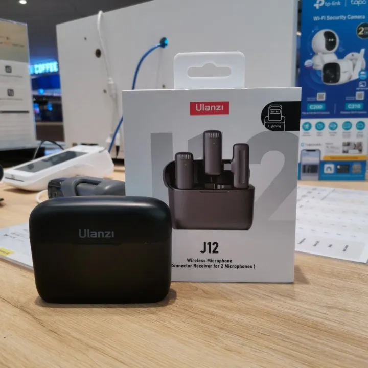 ULANZI%20J12%20Lightning%20Jack%20Wireless%20Lavalier%20Microphone%20for%20iPhone,%202-in-1%20Plug%20N%20Play%20Mic%20with%20Charging%20Case%20for%20Phone%20Video%20Recording%20Interview%20Youtubers%20Vloggers,%2065ft%20Transmission%20Range%20-%20Image%203