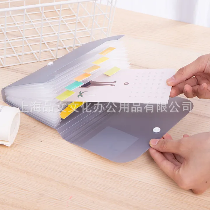 Deli%205561%20A6-sized%20mini%20expanding%20file%20designed%20for%20organizing%20small%20documents%20like%20receipts,%20bills,%20coupons,%20and%20cards%20-%20Image%204