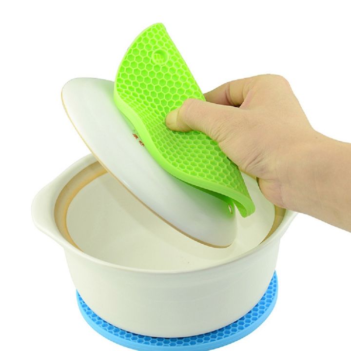 Round%20Silicone%20Non-Slip%20Heat%20Resistant%20Mat%20Coaster%20Cushion%20Placemat%20Pot%20Holder%2018cm%20(1pair)%20-%20Image%204
