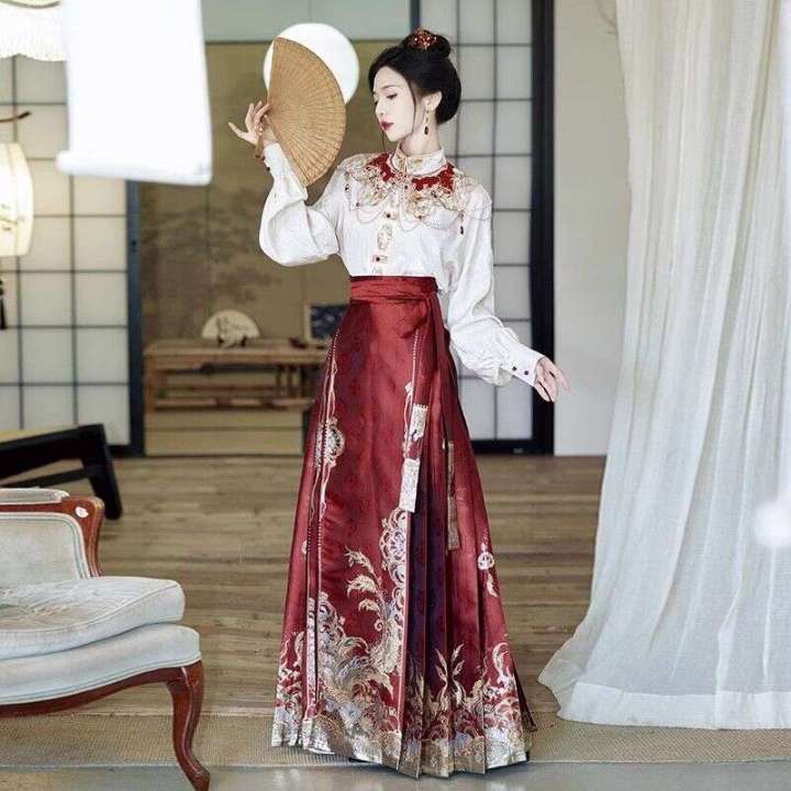New%20Chinese%20style%20Hanfu%20heavy%20industry%20embroidery,%20cloud%20shoulder%20standing%20collar%20shirt,%20paired%20with%20woven%20gold%20horse%20face%20skirt,%20wedding%20engagement%20dress%20-%20Image%207