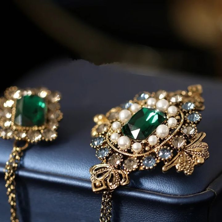 Baroque%20British%20Style%20Rhinestone%20Brooch%20Pins%20Emerald%20Tassel%20Chain%20Pearl%20Brooch%20Collar%20Shirt%20Pin%20Accessories%20for%20Women%20-%20Image%203