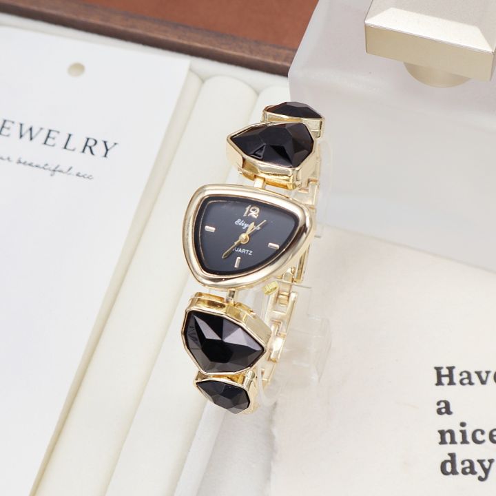 Stylish%20&%20Fashionable%20Elegant%20Mirror%20Quartz%20Ladies%20Watch%20-%20Image%2010