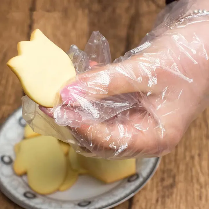 Disposable%20Gloves%20Latex%20Free%20Food%20Service%20Handling%20Prep%20Poly%20Gloves%20For%20Cooking,%20Kitchen,%20BBQ,%20Cleaning,%20Anti-Touch%20-%20Image%203