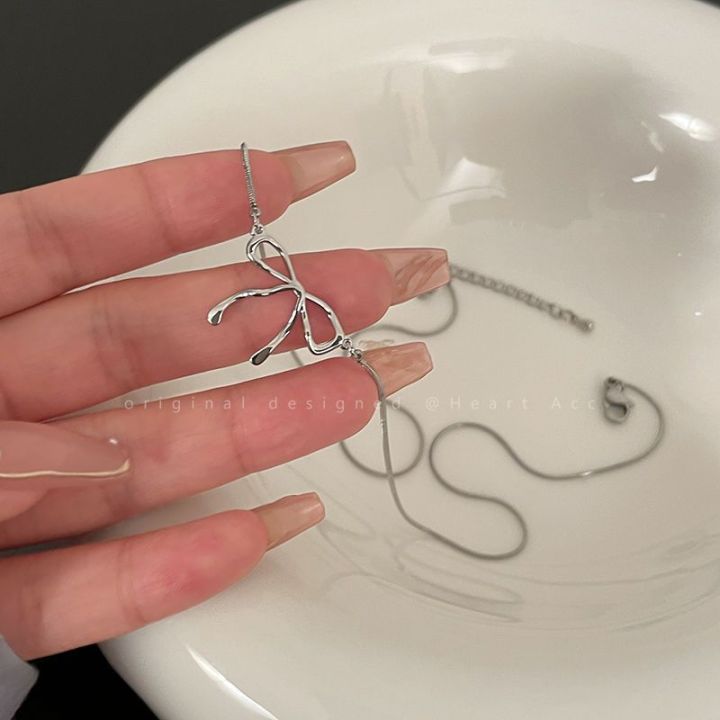Trendy%20Bowknot%20Necklace%20for%20Women,%20Adjustable%20Length,%20Minimalist%20Design%20-%20Image%206